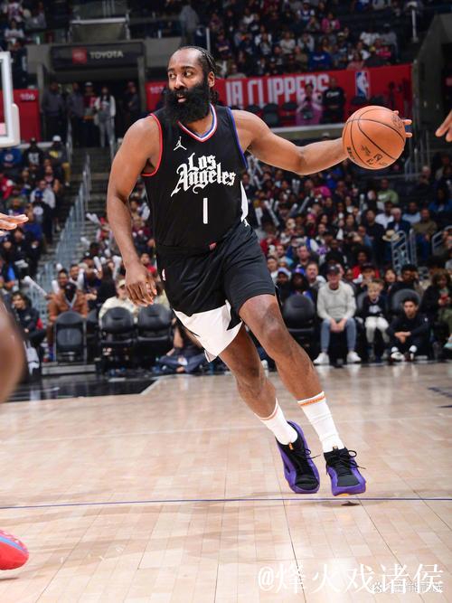 哈登交易前景引关注，NBA市场热闹开启